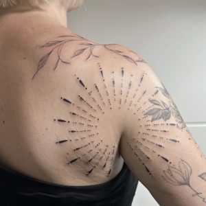 Fineline Tattoo FAQ – zarte Linien von MissTattooArt